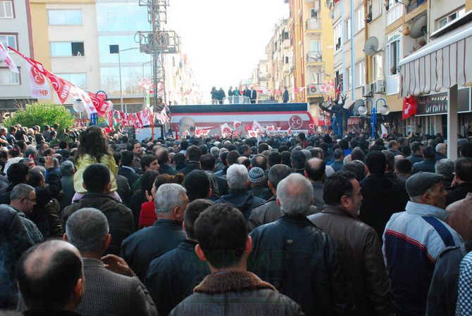 MHP LİDERi DEVLET BAHÇELİ AKHİSARLILAR İLE BULUŞTU